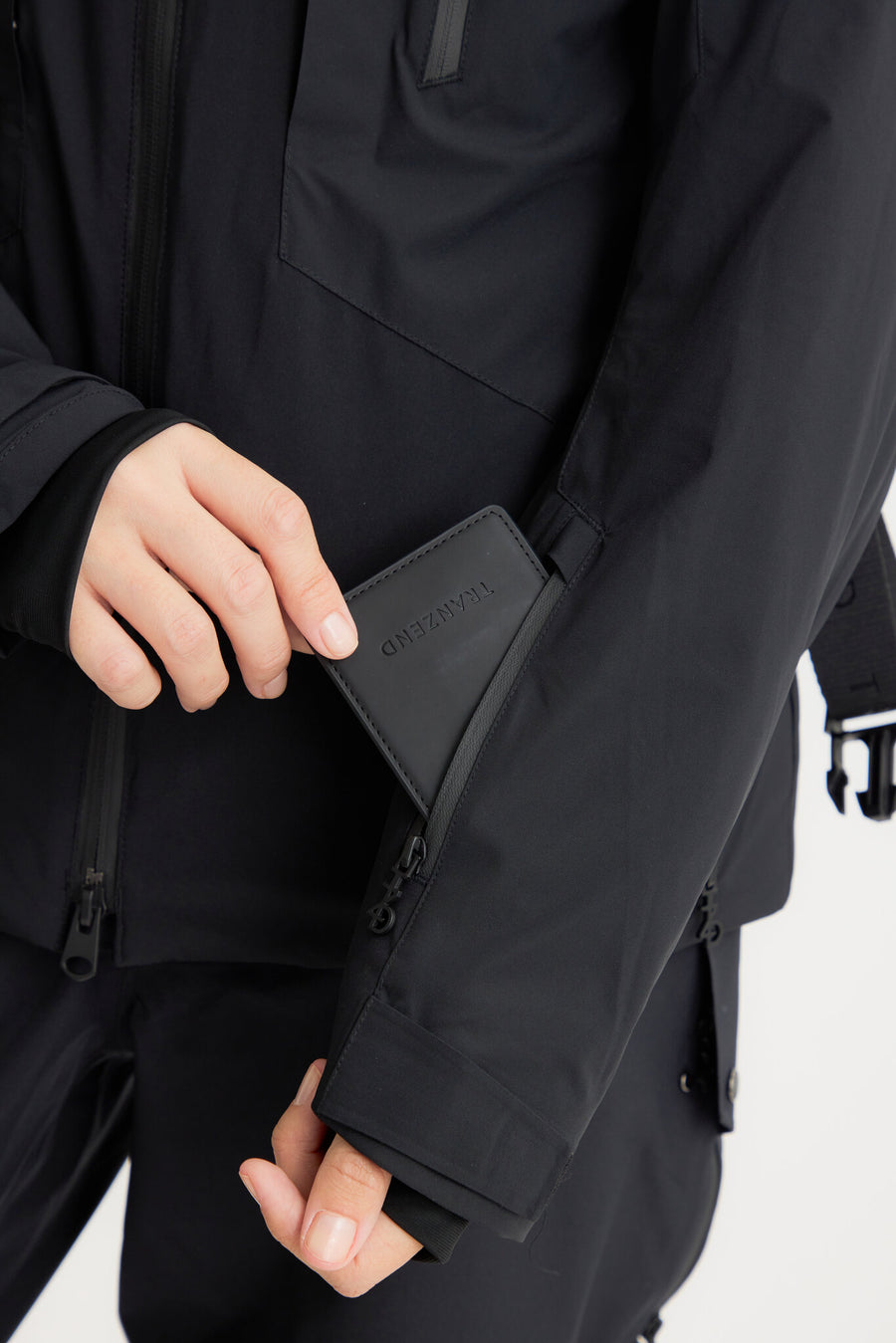 8 pockets