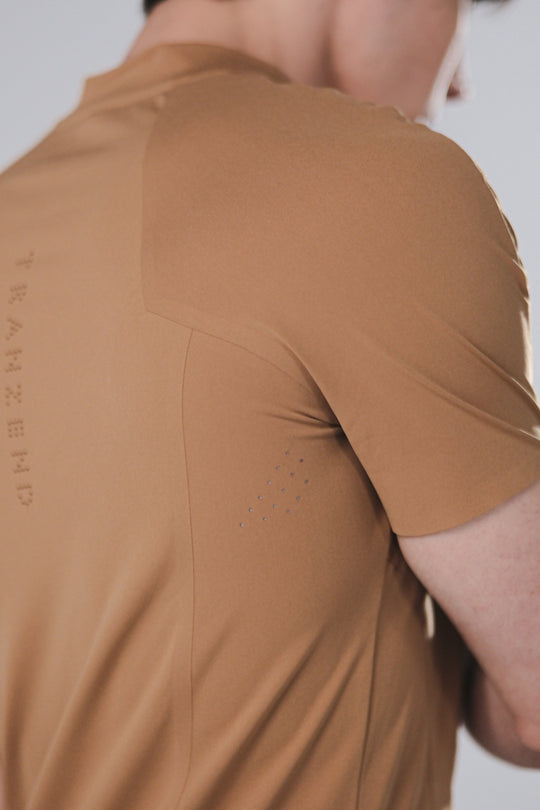 Drift Tee - Men - Camel - DSCF0738.jpg