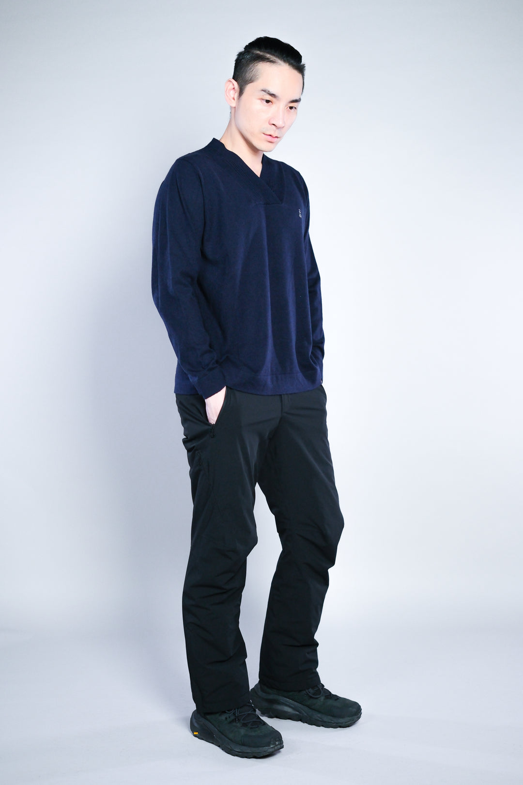 Vネック ウールブレンド セーター - メンズ