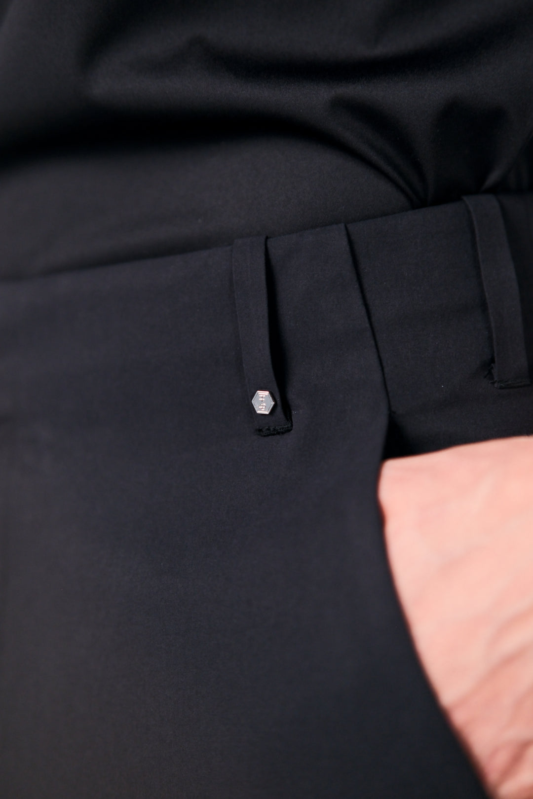 Infinite Motion Trousers - Men - Black - DSCF5591.jpg