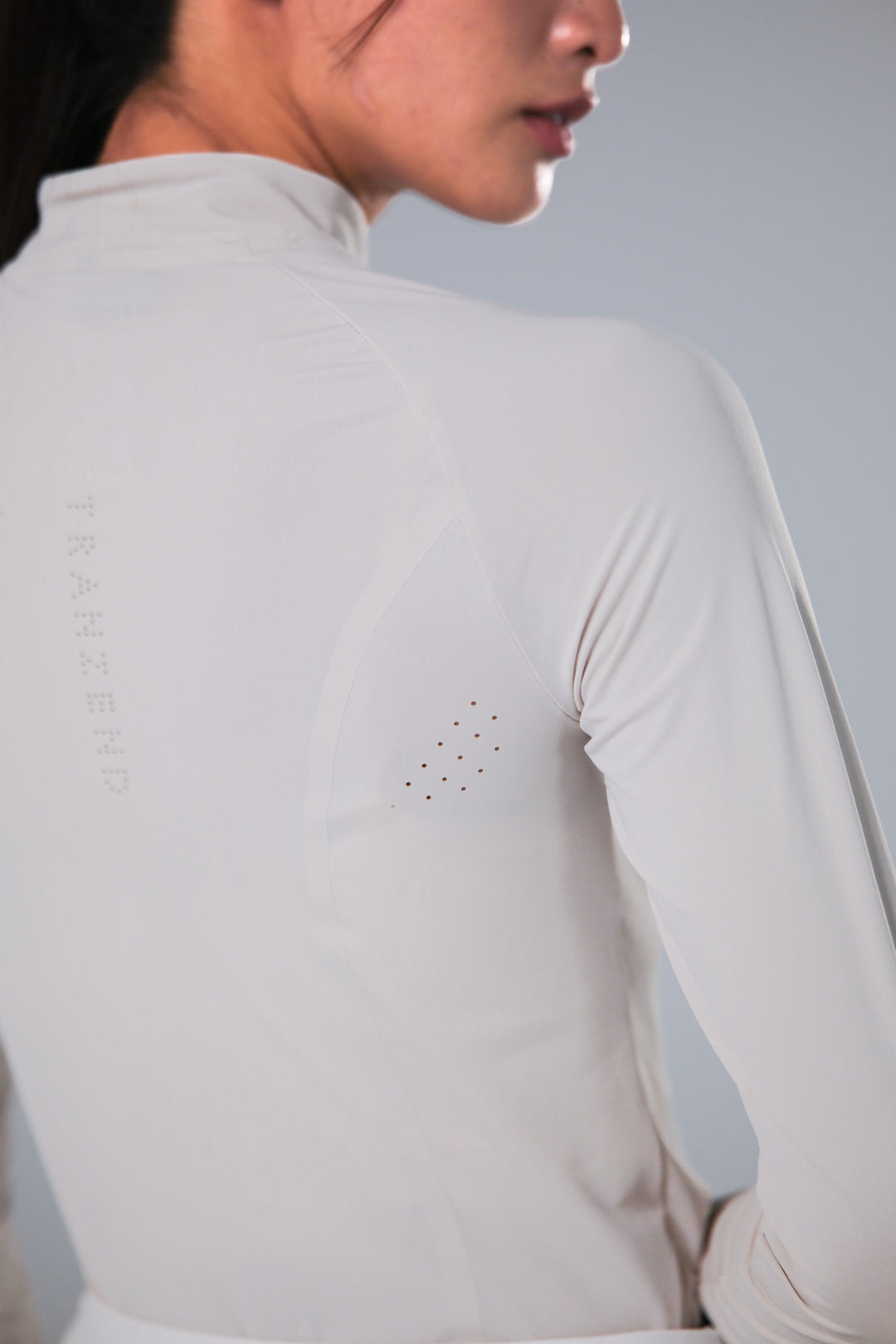 Ice Glaze UV Base Layer - Women - Beige - DSCF9470.jpg