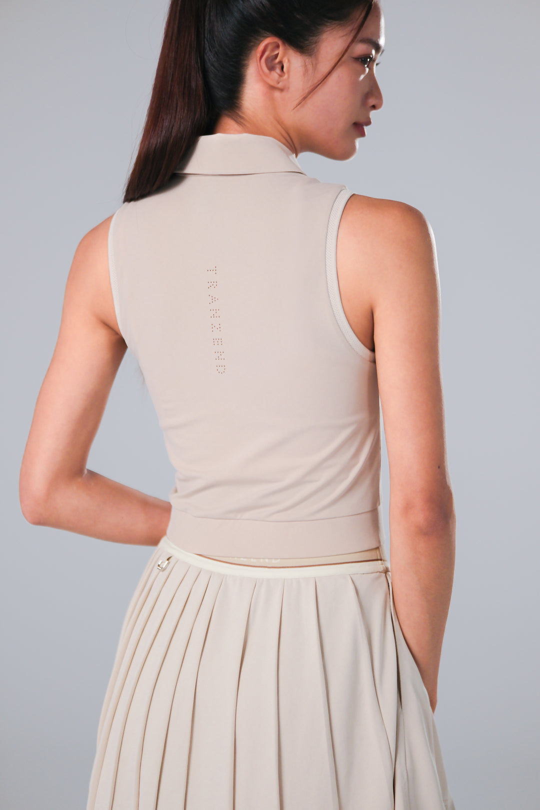 Sleeveless Cropped Polo - Women - Beige - DSCF9771.jpg